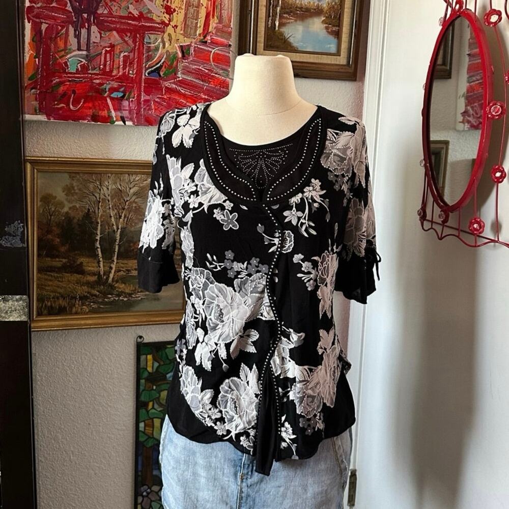 design works blakc white floral design blouse